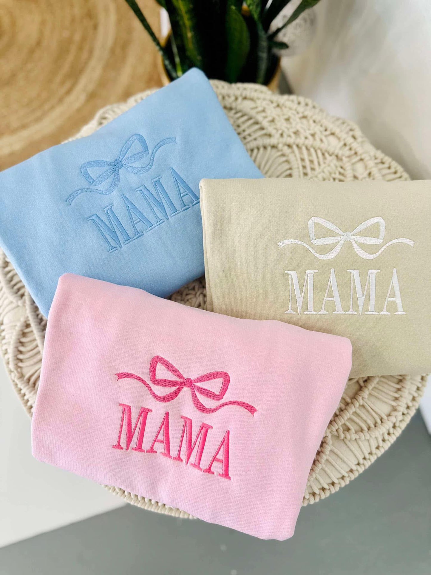 Bow Top MAMA22 Thread Sweatshirt