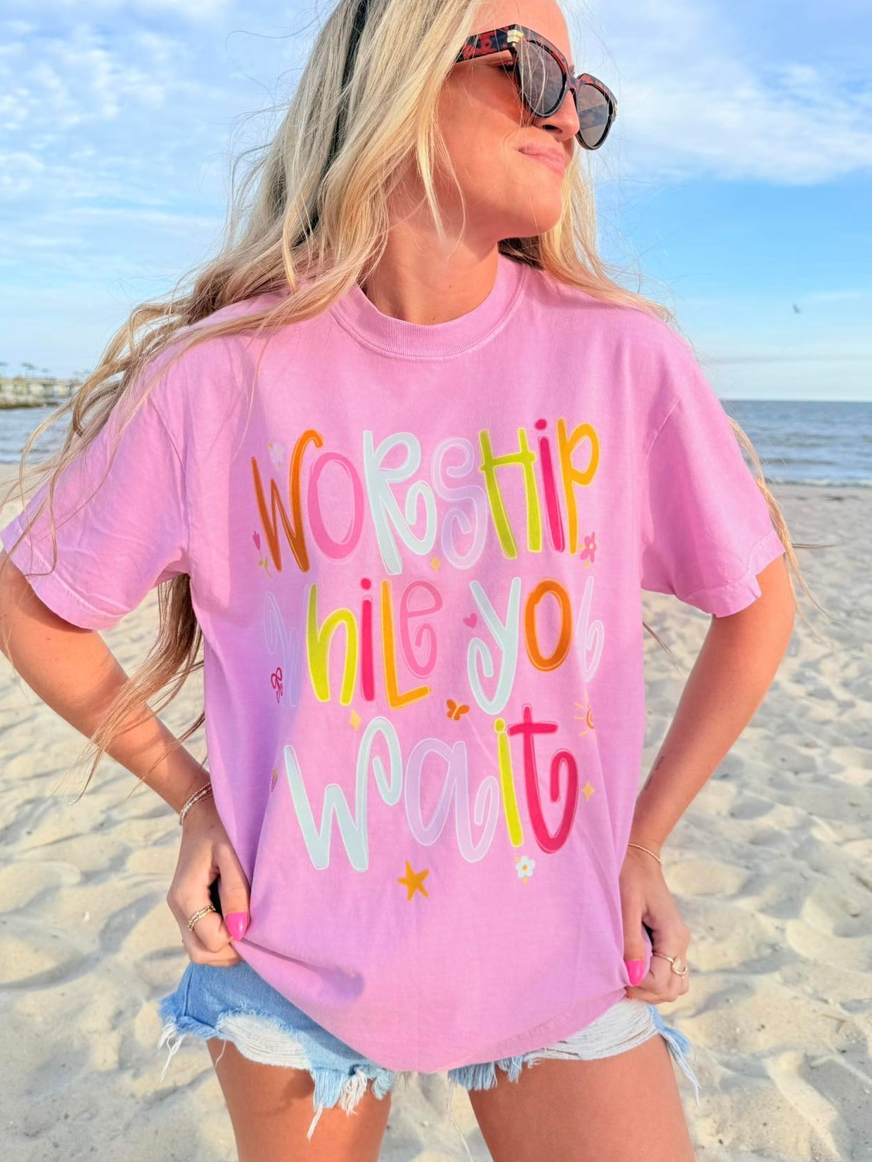 Worship While You Wait Graphic DTF FAITH110 Top