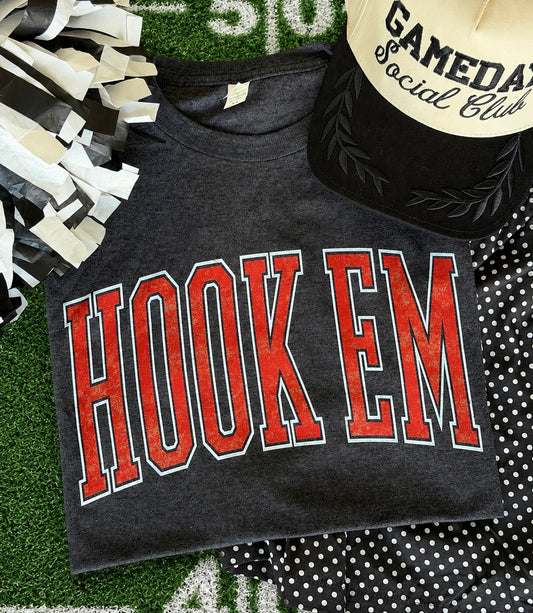Hook ‘Em Tee